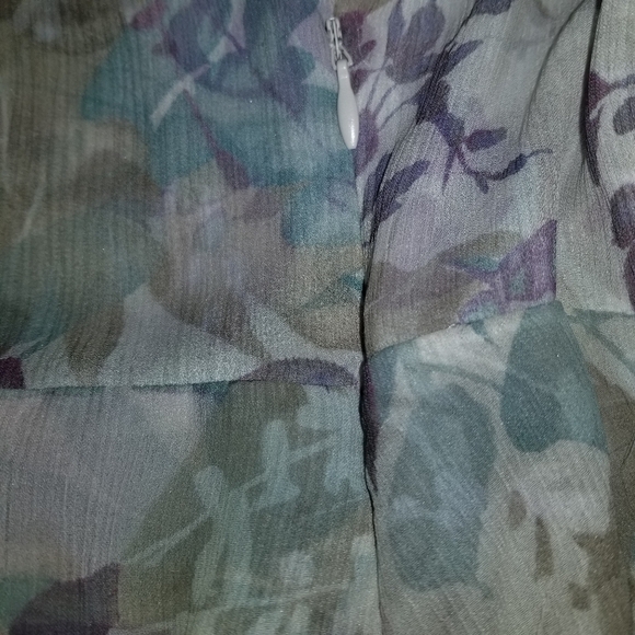 Linda Allard for Ellen Tracy silk flloral top - Picture 12 of 13